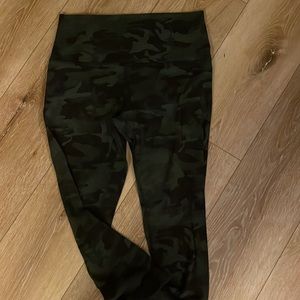 Size 10 Lululemon Align cropped leggings - green and black camo